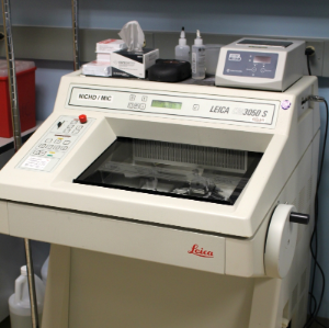 Leica Cryostat in the MIC sample preparation lab.