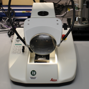 Leica Vibratome in the MIC sample preparation lab.